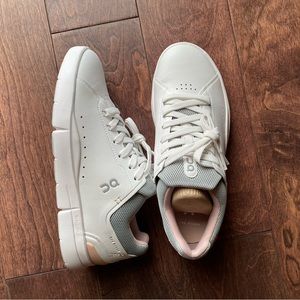 On Running Women’s Roger Advantage in White Rose